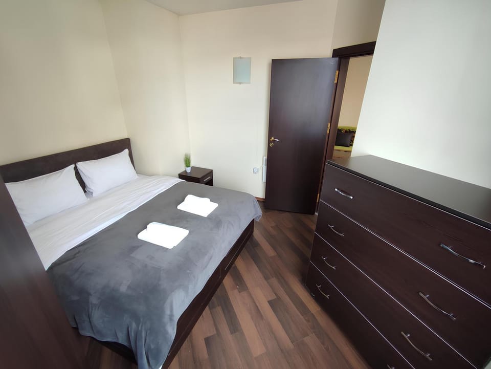 Bed, Bedroom, towels, wardrobe