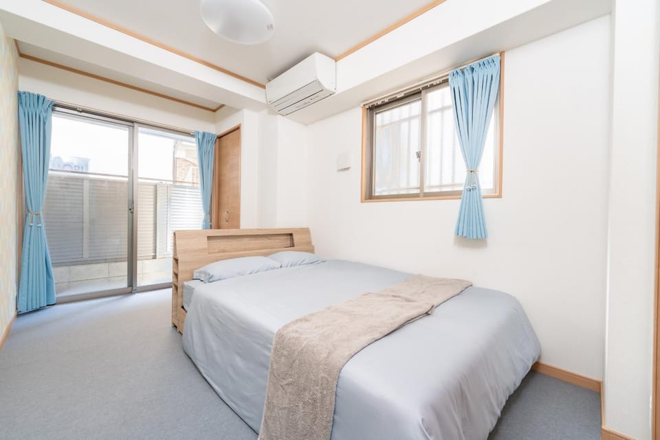 Bed, Bedroom, flat iron, wardrobe, air conditioner