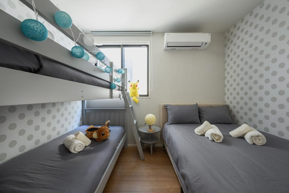 Bedroom, bunk bed