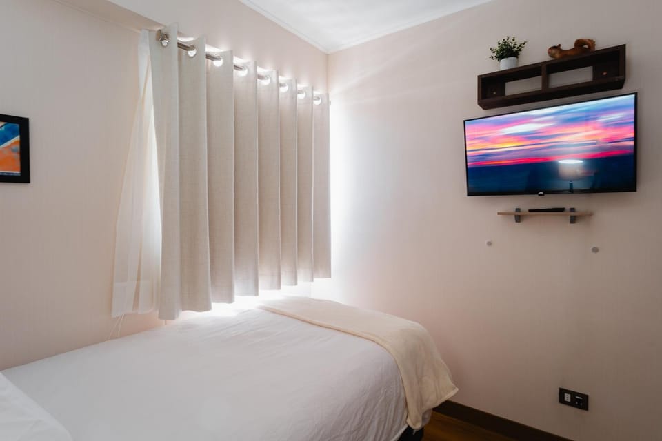 Family-Friendly 2BR in Prime Location Apartment in Lince