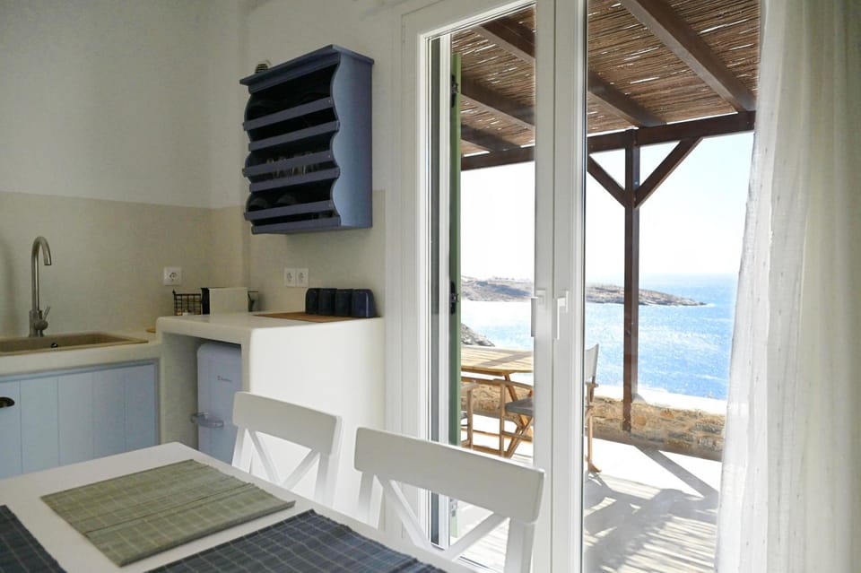 Natural landscape, View (from property/room), Balcony/Terrace, Kitchen or kitchenette, Dining area, Sea view