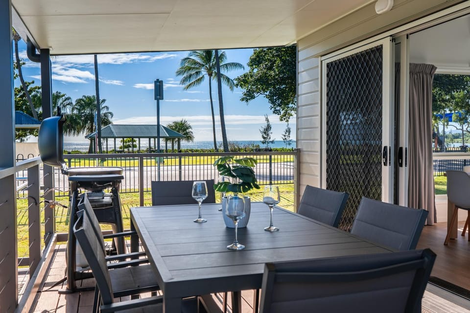 Patio, Day, Natural landscape, View (from property/room), Balcony/Terrace, Seating area, Dining area