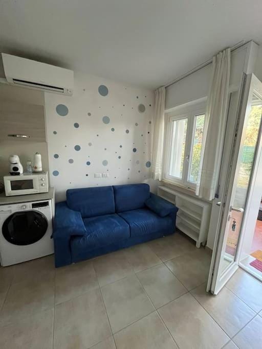Living room, Photo of the whole room, air conditioner