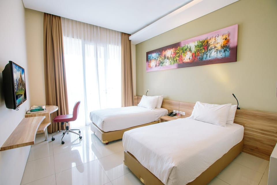 Bed, TV and multimedia, Evening entertainment, Bedroom