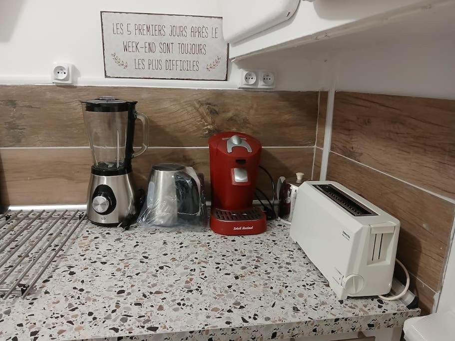 Maisonnette proche de Paris House in Aubervilliers