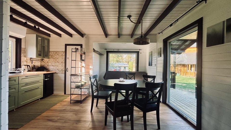 Kitchen or kitchenette, Seating area, Dining area