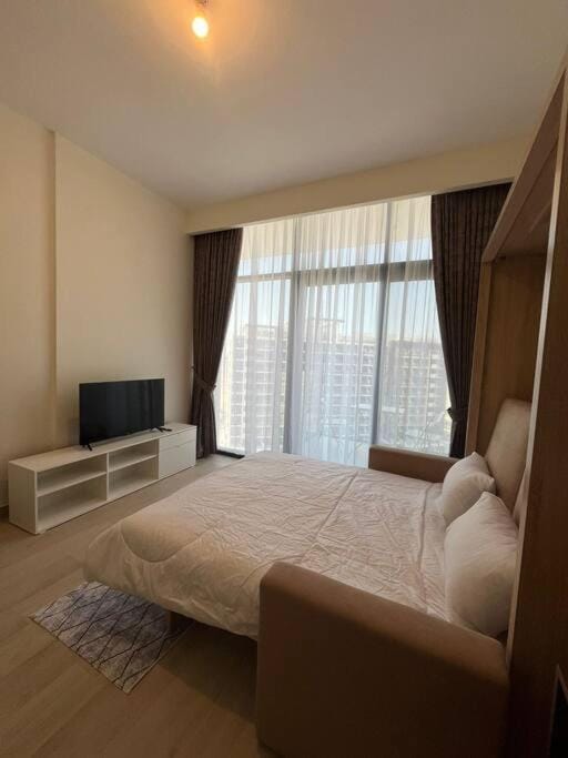 Bed, TV and multimedia, Photo of the whole room