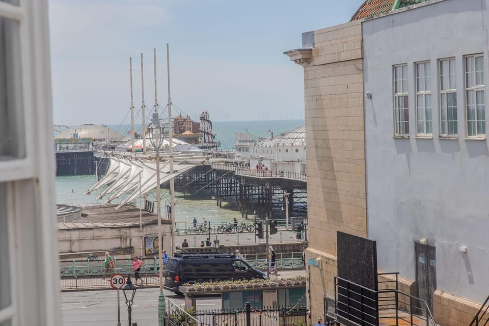 Perfect Seaside Getaway I Central Big Town House Next To Brighton Beach I First Choice For Big Group & Family Stay Apartment in Brighton