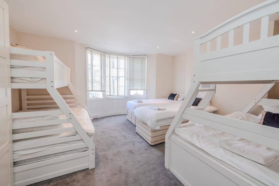 Perfect Seaside Getaway I Central Big Town House Next To Brighton Beach I First Choice For Big Group & Family Stay Apartment in Brighton