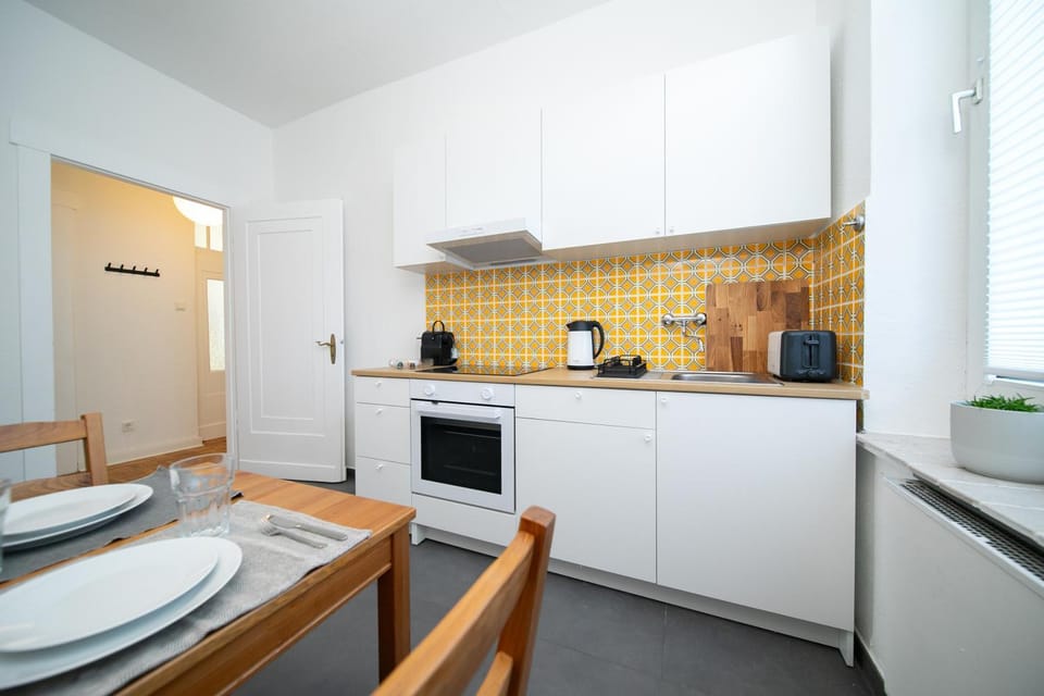Kitchen or kitchenette, Dining area, oven, stove, toaster