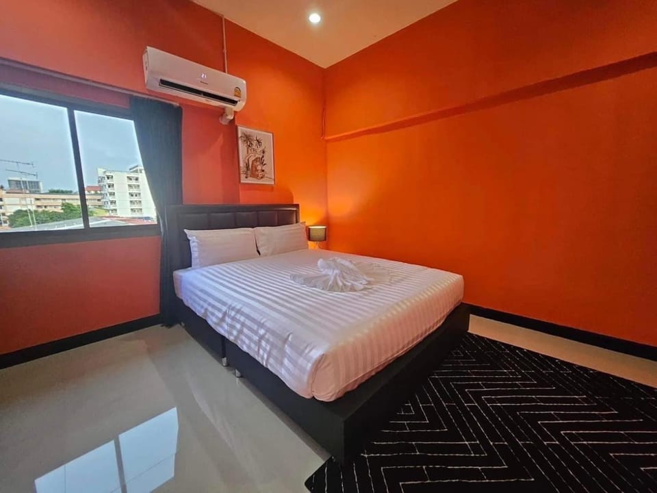 Bed, Photo of the whole room, Bedroom, air conditioner