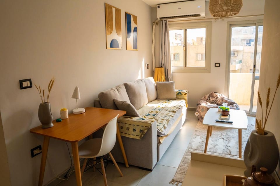 Sunny Oasis 1BR Apartment near Cairo Airport - A Luxurious Retreat Apartment in Cairo Governorate