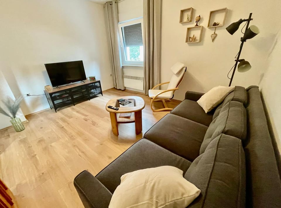 Communal lounge/ TV room, TV and multimedia, Living room, Seating area, Evening entertainment