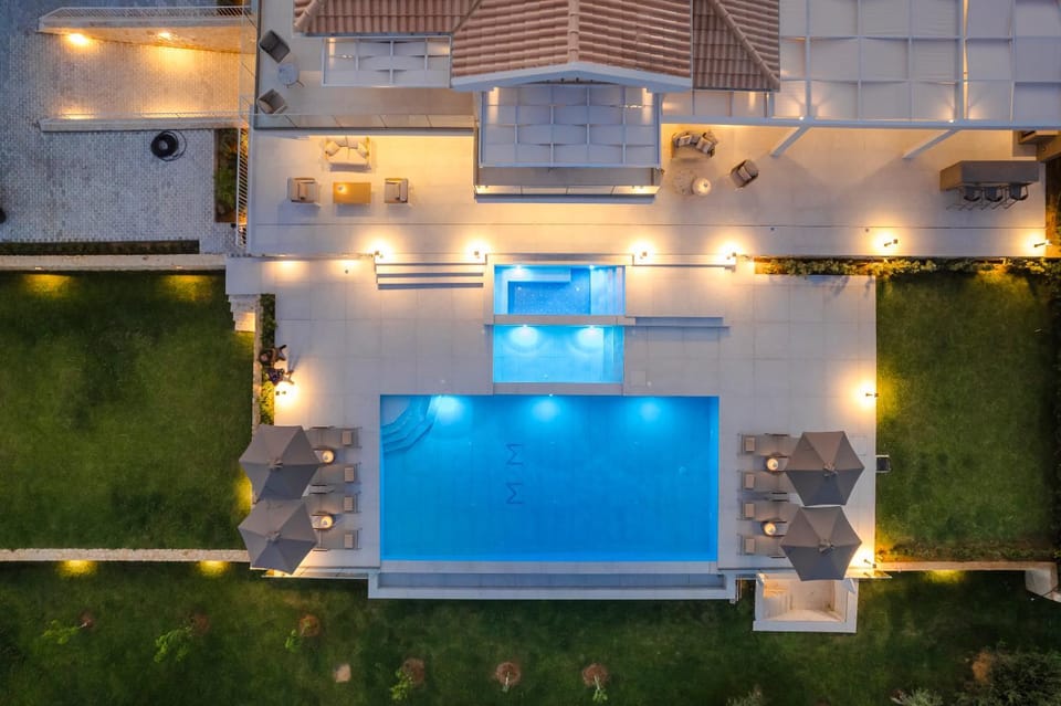 Property building, Bird's eye view, Swimming pool