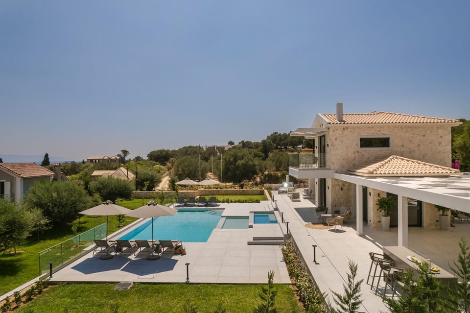 Property building, Garden, Swimming pool