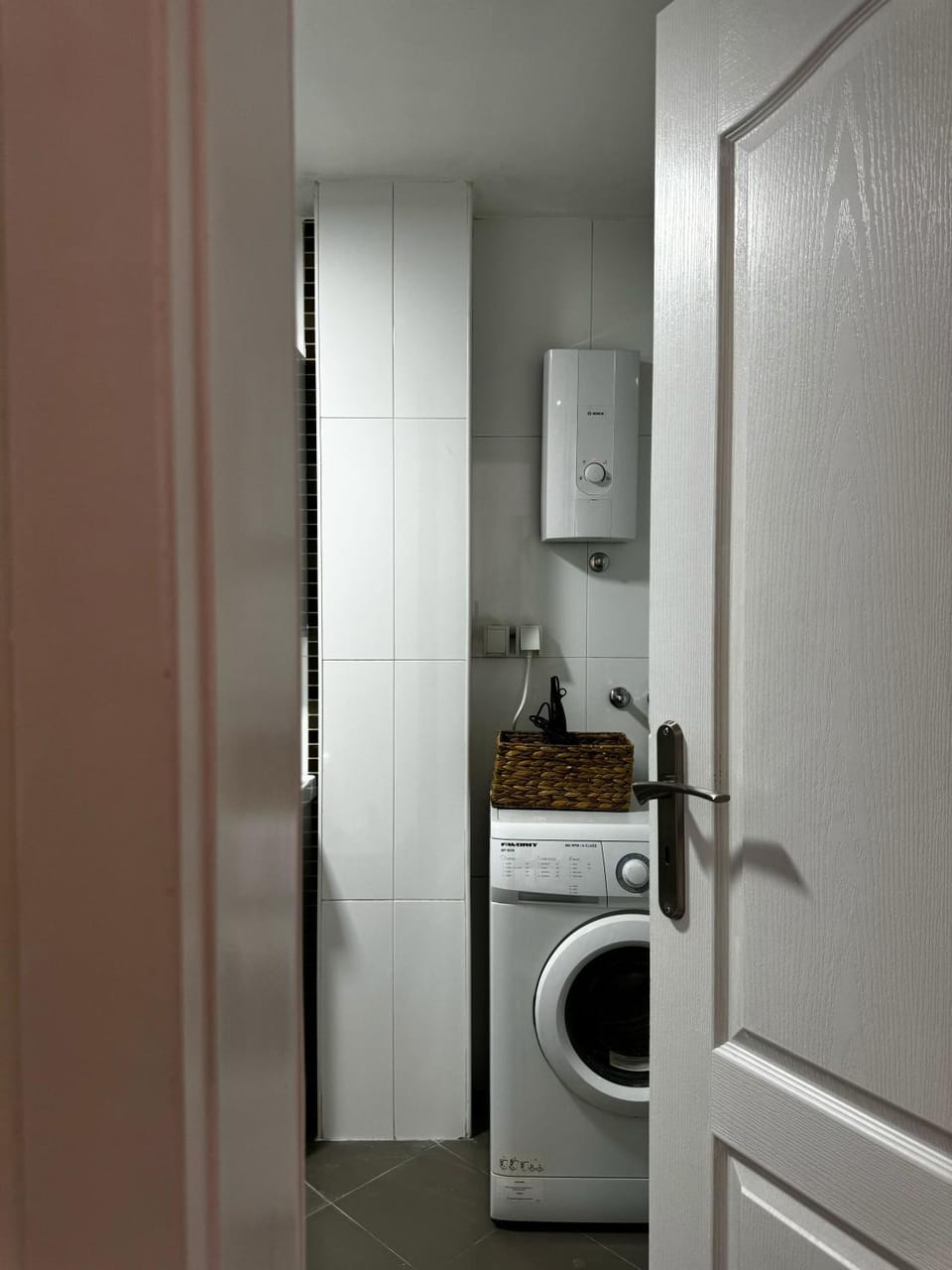 Shower, Toilet, Bathroom, towels, towels, washing machine, dryer