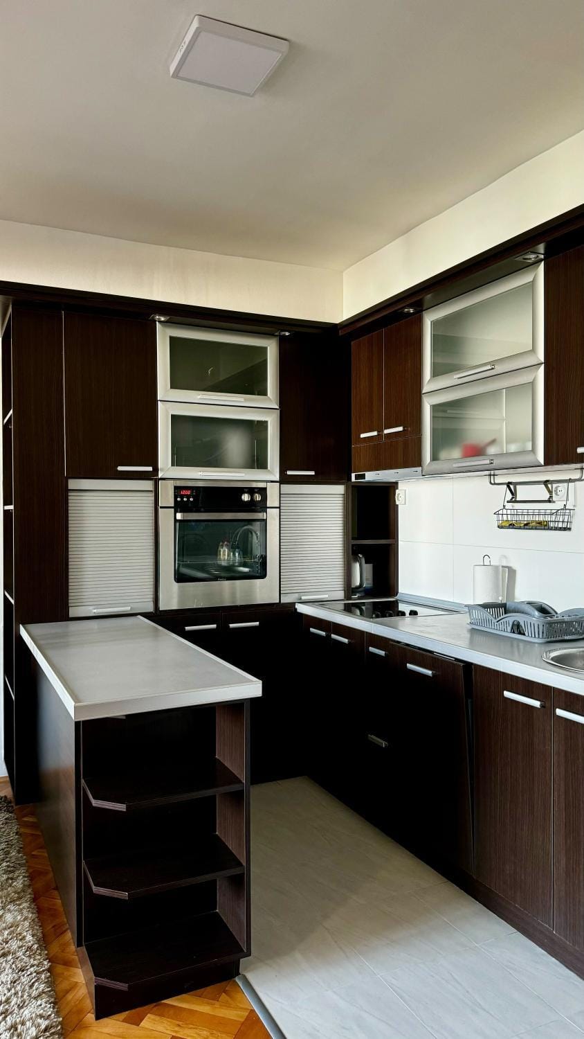 Coffee/tea facilities, Kitchen or kitchenette, dishwasher, microwave, oven