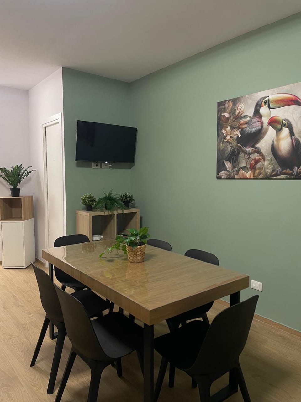 Living room, Dining area