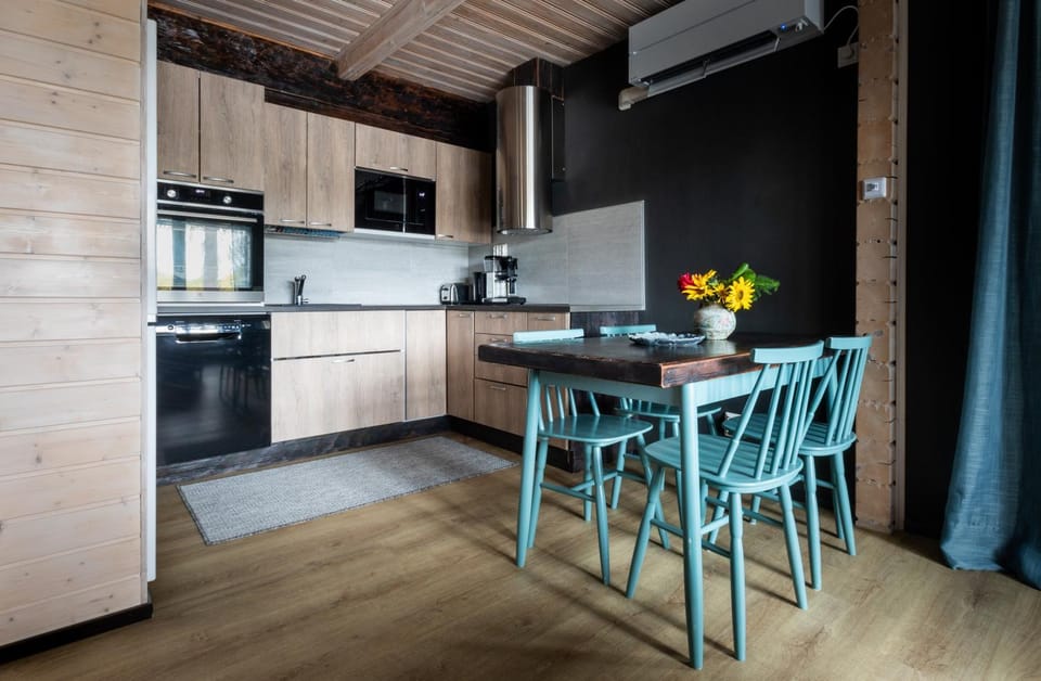 Dining area, kitchen