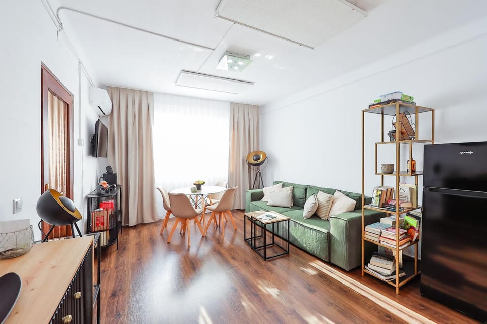 Living room, Seating area, Dining area, air conditioner
