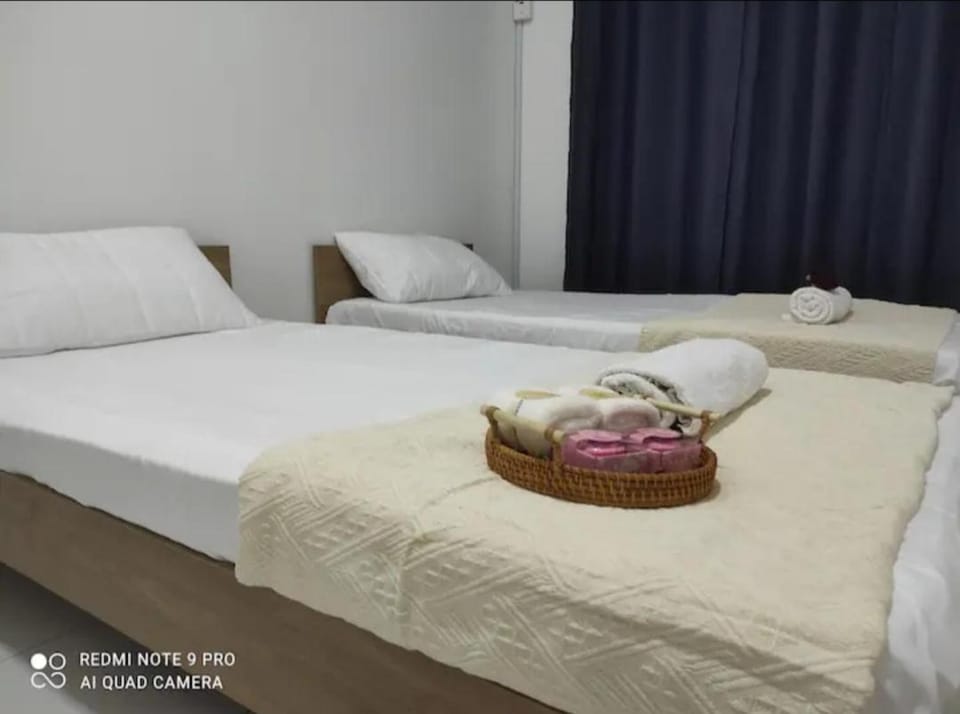 Bedroom, towels