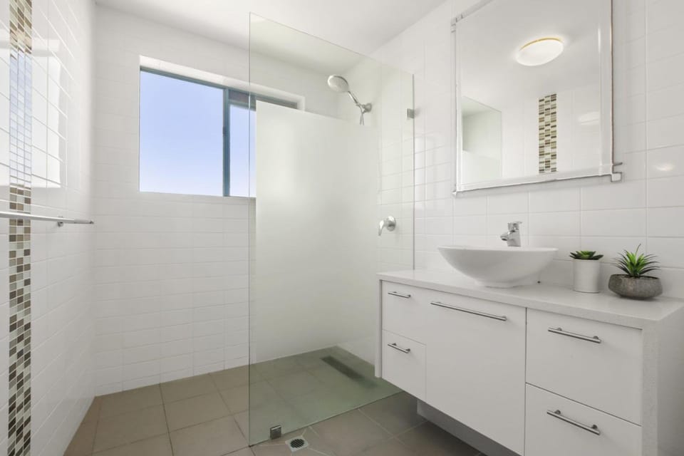 Deepwater Cove Unit 7, 68 Lower Gay Terrace, Bulcock Beach Apartment in Sunshine Coast
