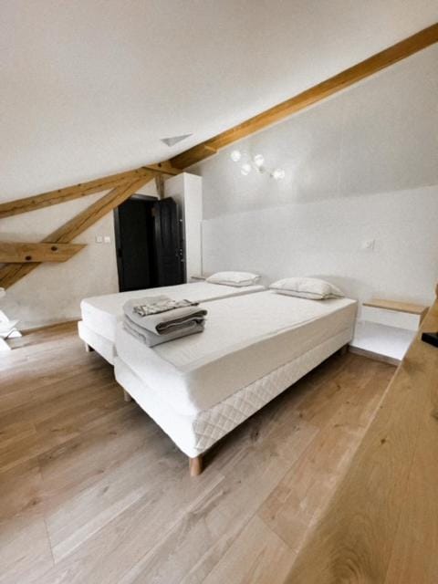 Gîte du Château de Treffort Bed and Breakfast in Jura