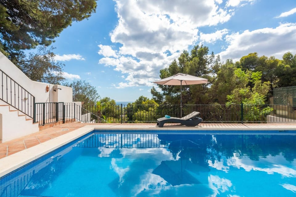 Sea view, Swimming pool, sunbed