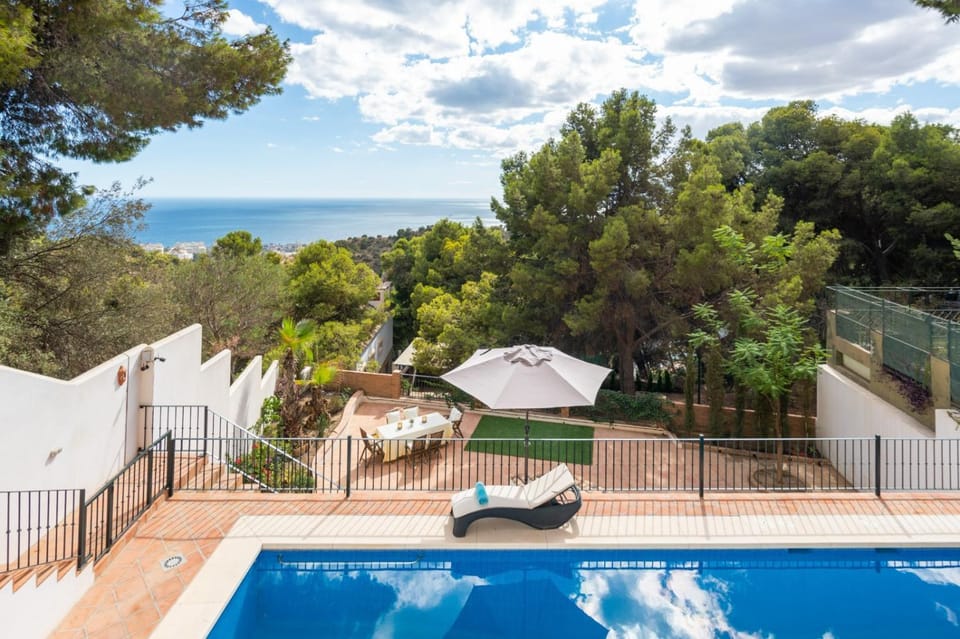 Balcony/Terrace, Sea view, Swimming pool, sunbed