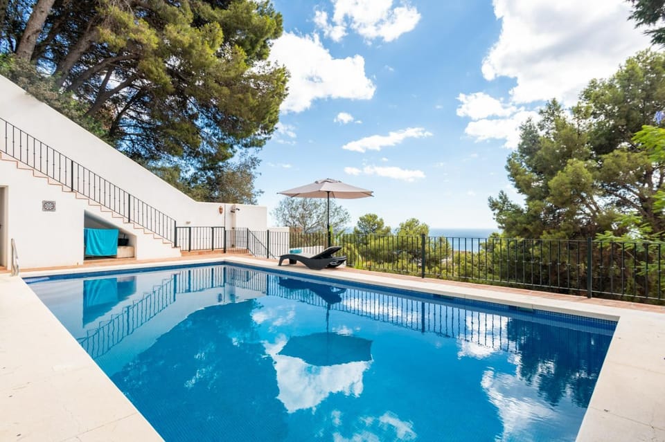 Balcony/Terrace, Sea view, Swimming pool