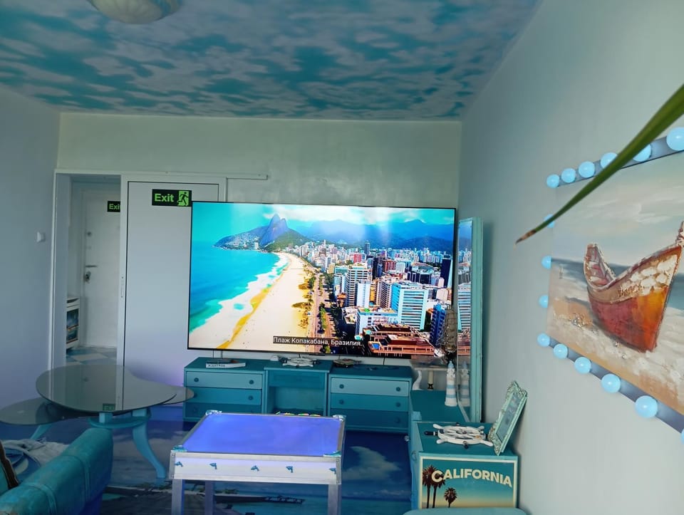 Communal lounge/ TV room