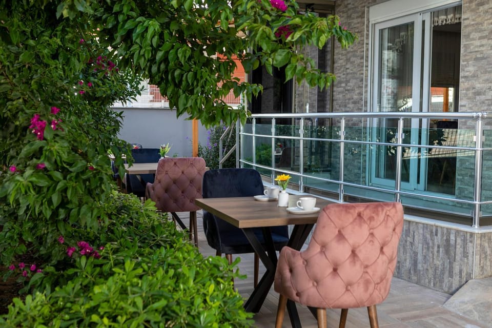Day, Garden, Garden, Seating area, Garden view