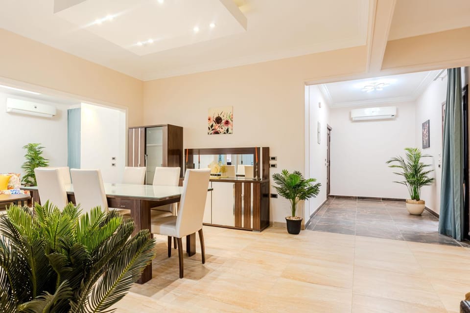 Seating area, Dining area, air conditioner