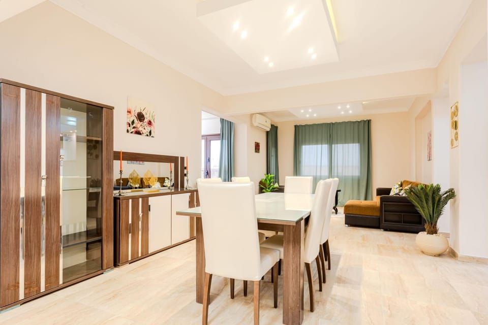 Seating area, Dining area, air conditioner