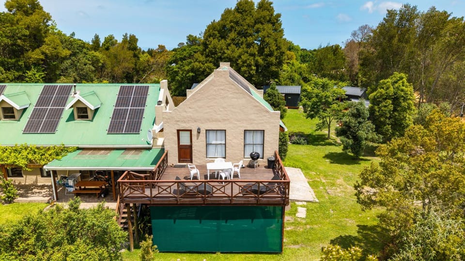 Property building, BBQ facilities, Balcony/Terrace, Garden view, Mountain view, sunbed