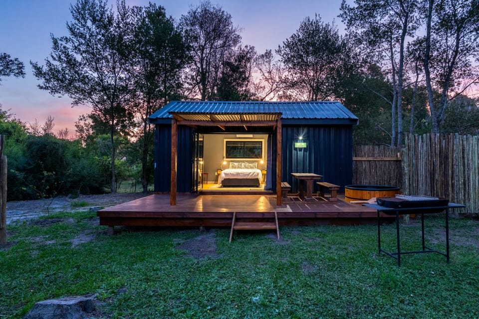 Patio, Bed, BBQ facilities, Hot Tub, Photo of the whole room, Bedroom