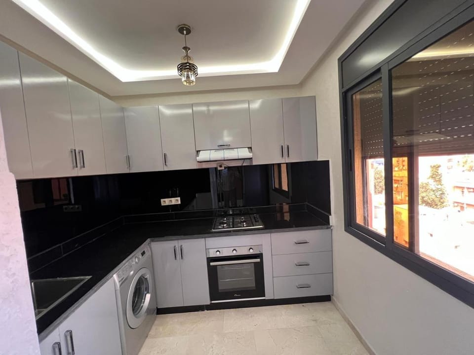 Kitchen or kitchenette, Lounge or bar, dishwasher, minibar, stove