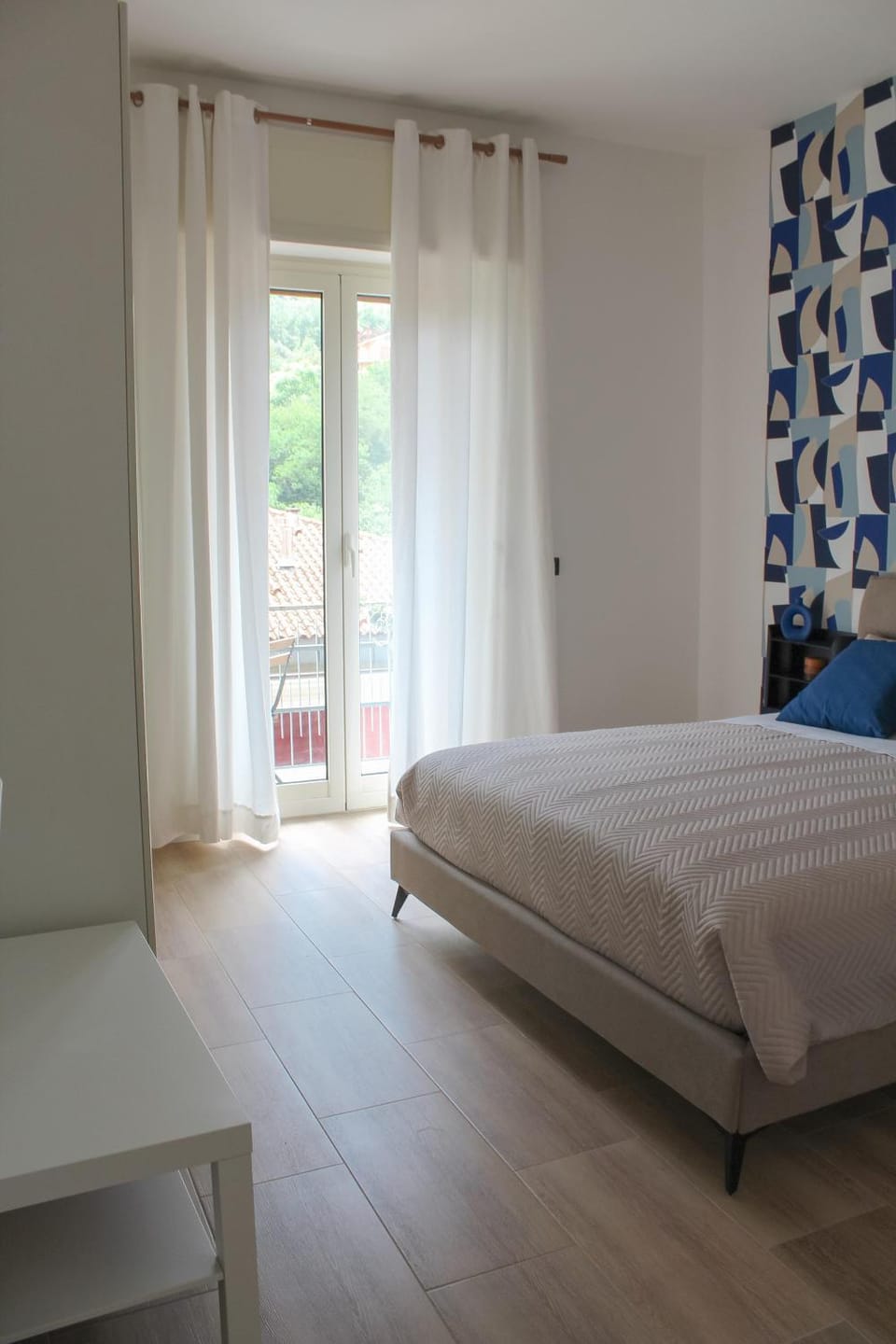 Bed, Photo of the whole room