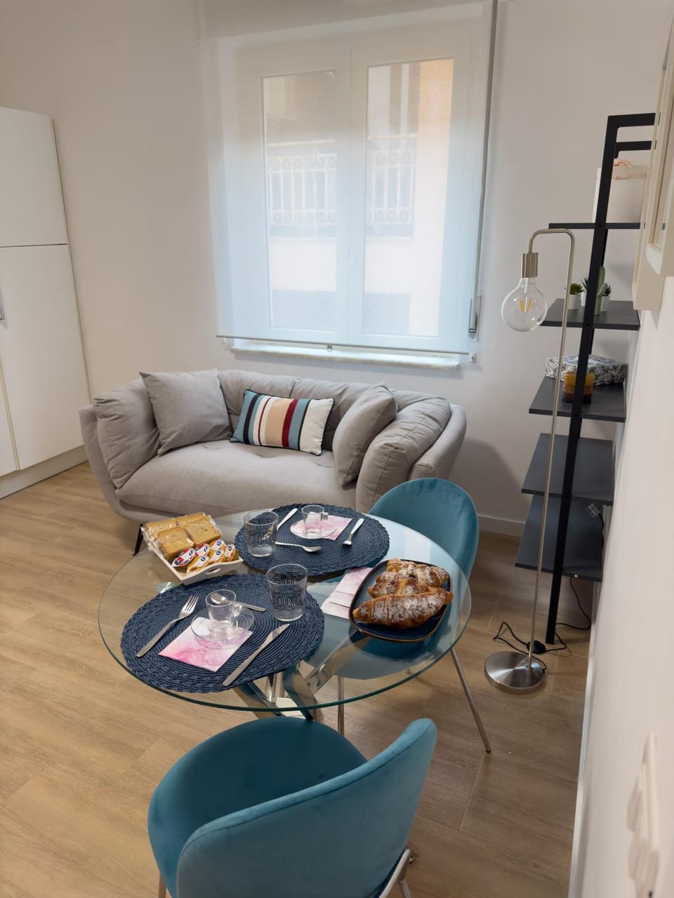 Seating area, Dining area