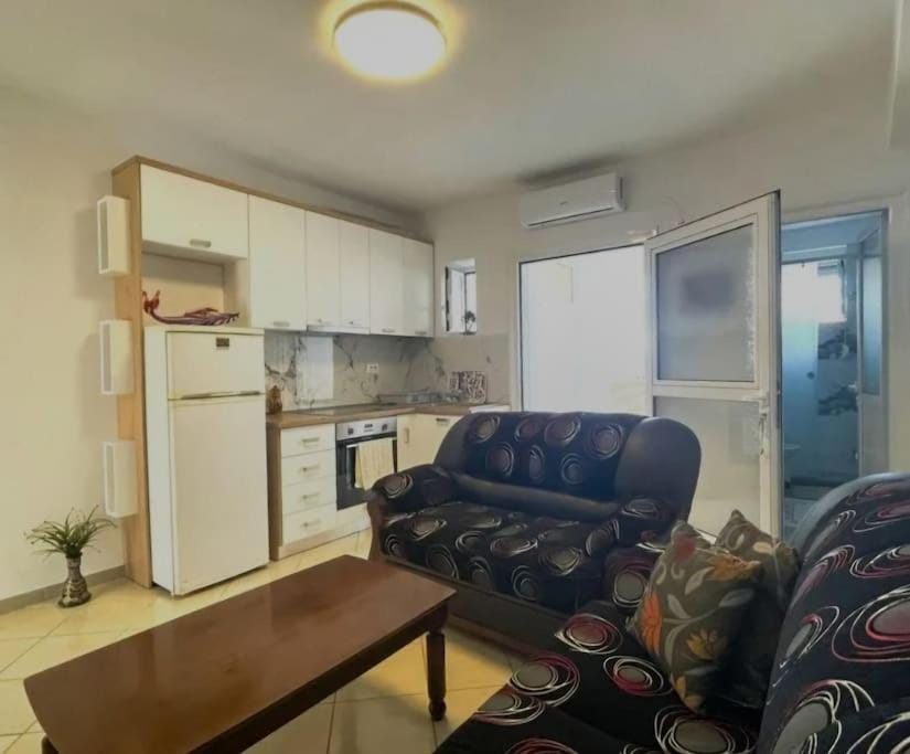 Kitchen or kitchenette, Living room, Seating area