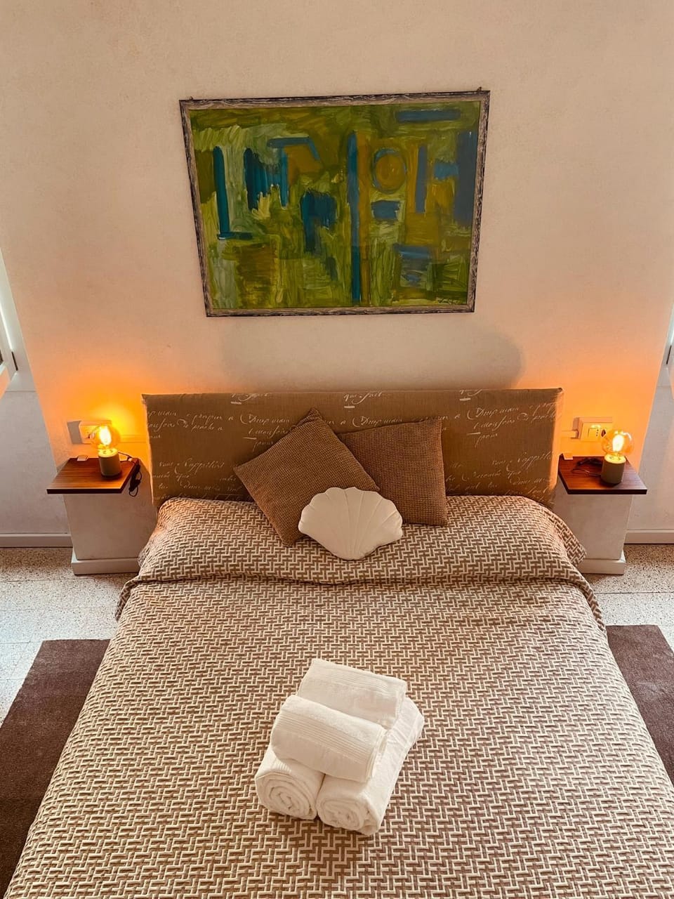 Bed, Bedroom, towels