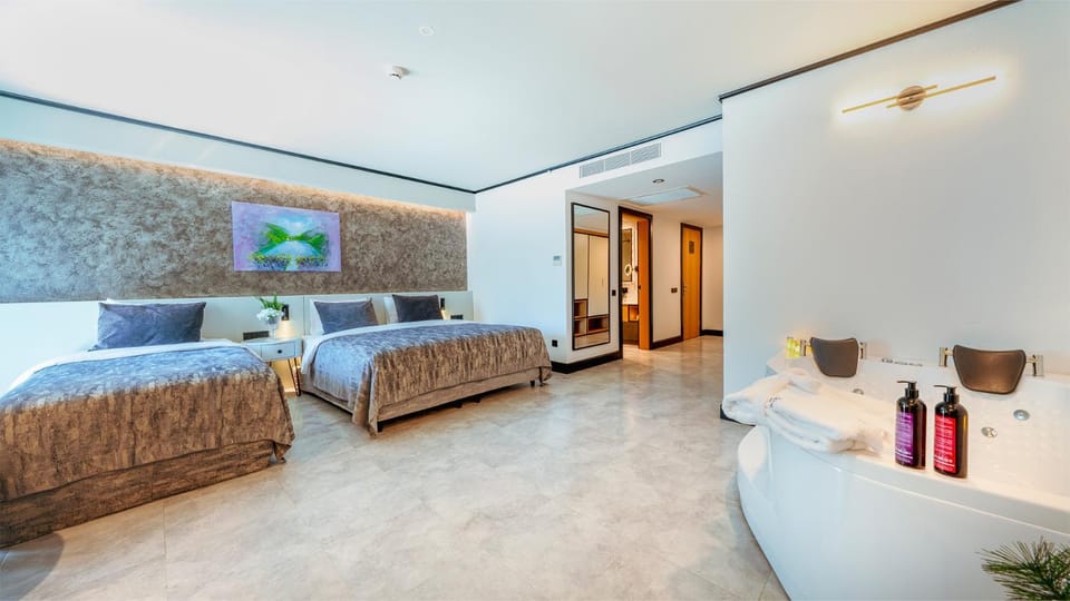 Bed, Photo of the whole room, Bedroom