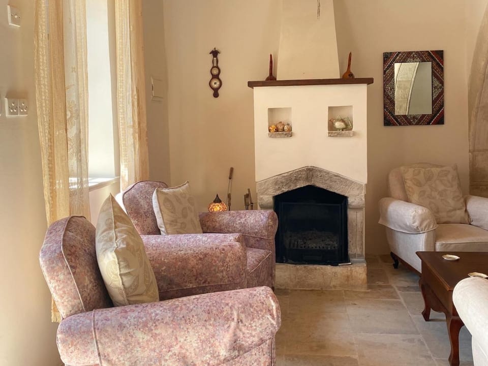 Living room, fireplace, fireplace