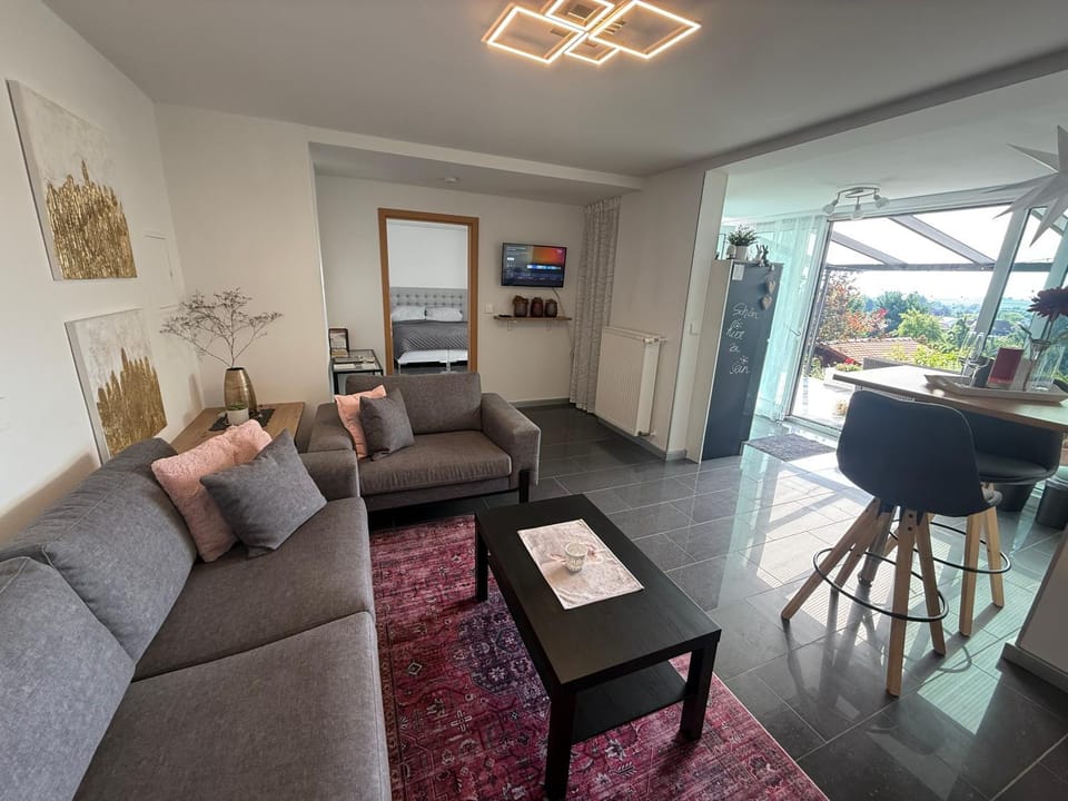 TV and multimedia, Living room, Seating area, Dining area