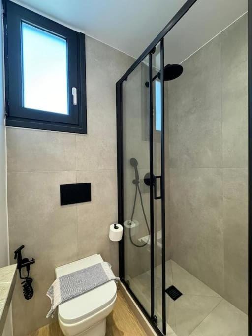 BlueMotion - PortSuite 5B Free Airport Transportation Apartment in Pireas