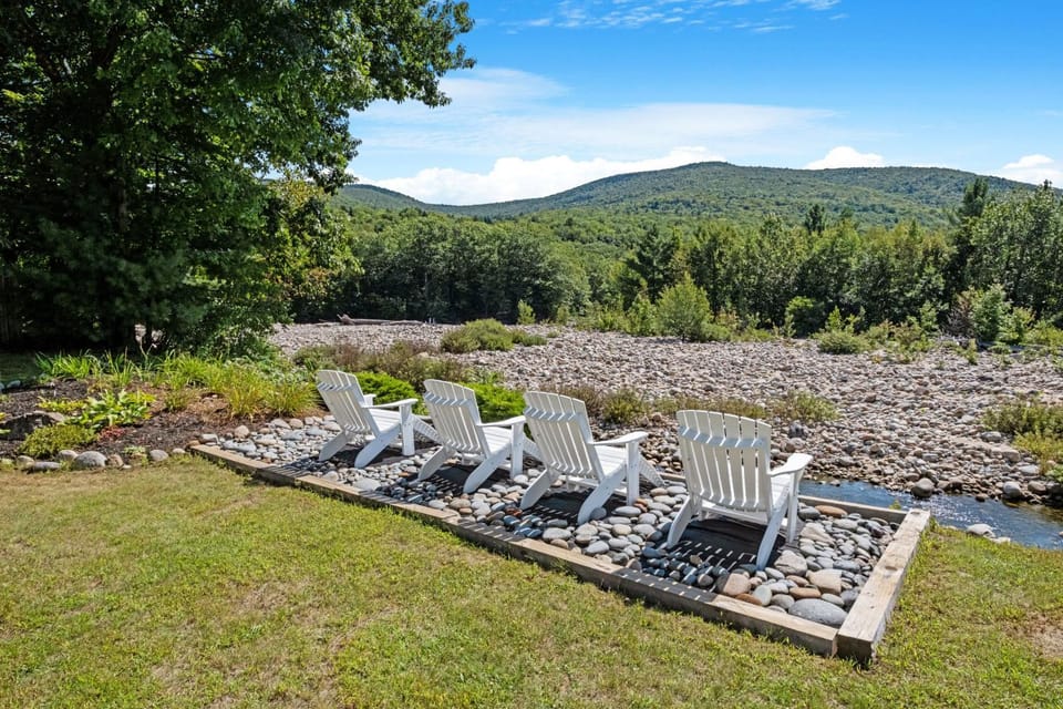 Luxury Riverfront Retreat Hot Tub, Game Room, Gym House in Woodstock
