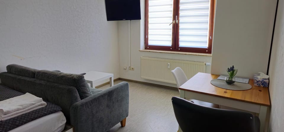 TV and multimedia, Seating area, Dining area