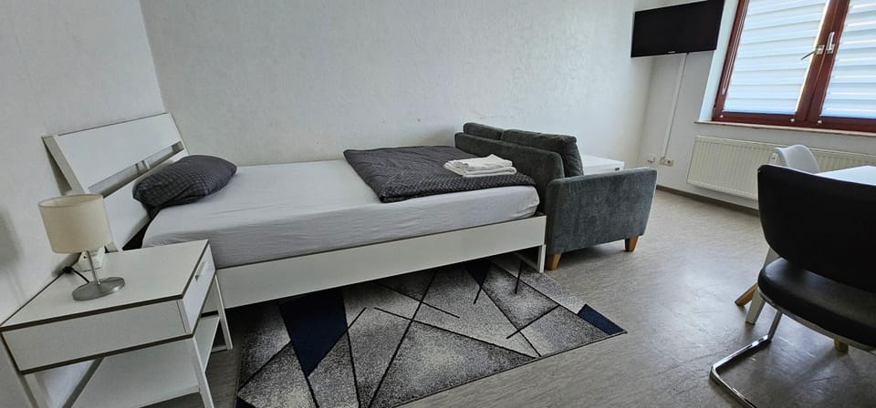 Bed, Photo of the whole room, Seating area