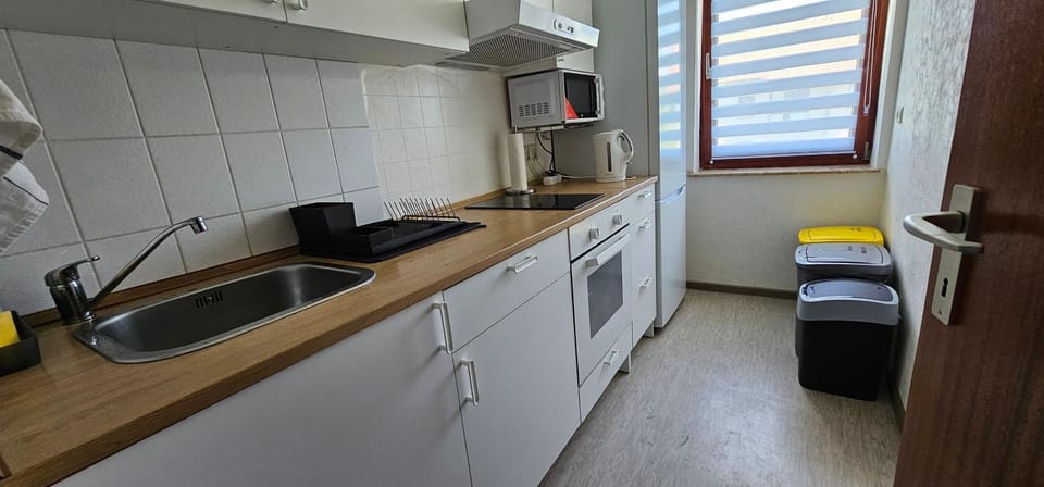 Kitchen or kitchenette, Kitchen or kitchenette, oven, stove