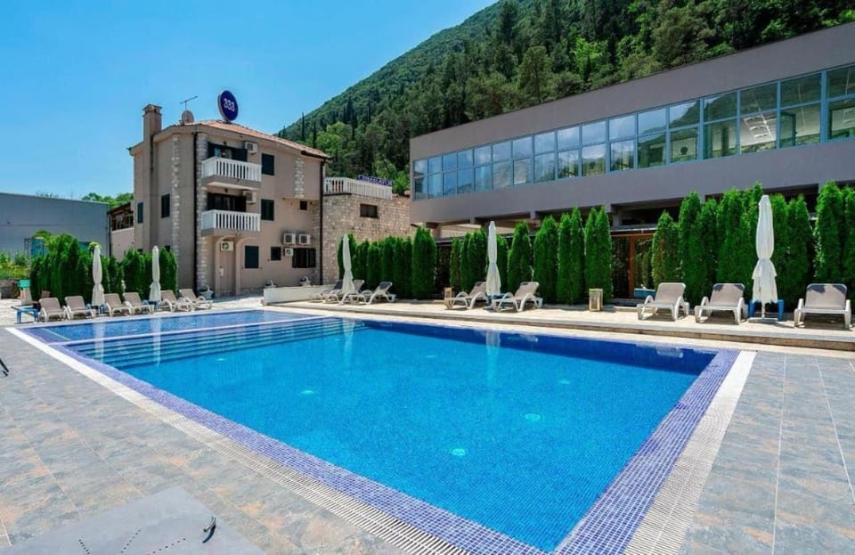 Mountain view, Pool view, Swimming pool, sunbed